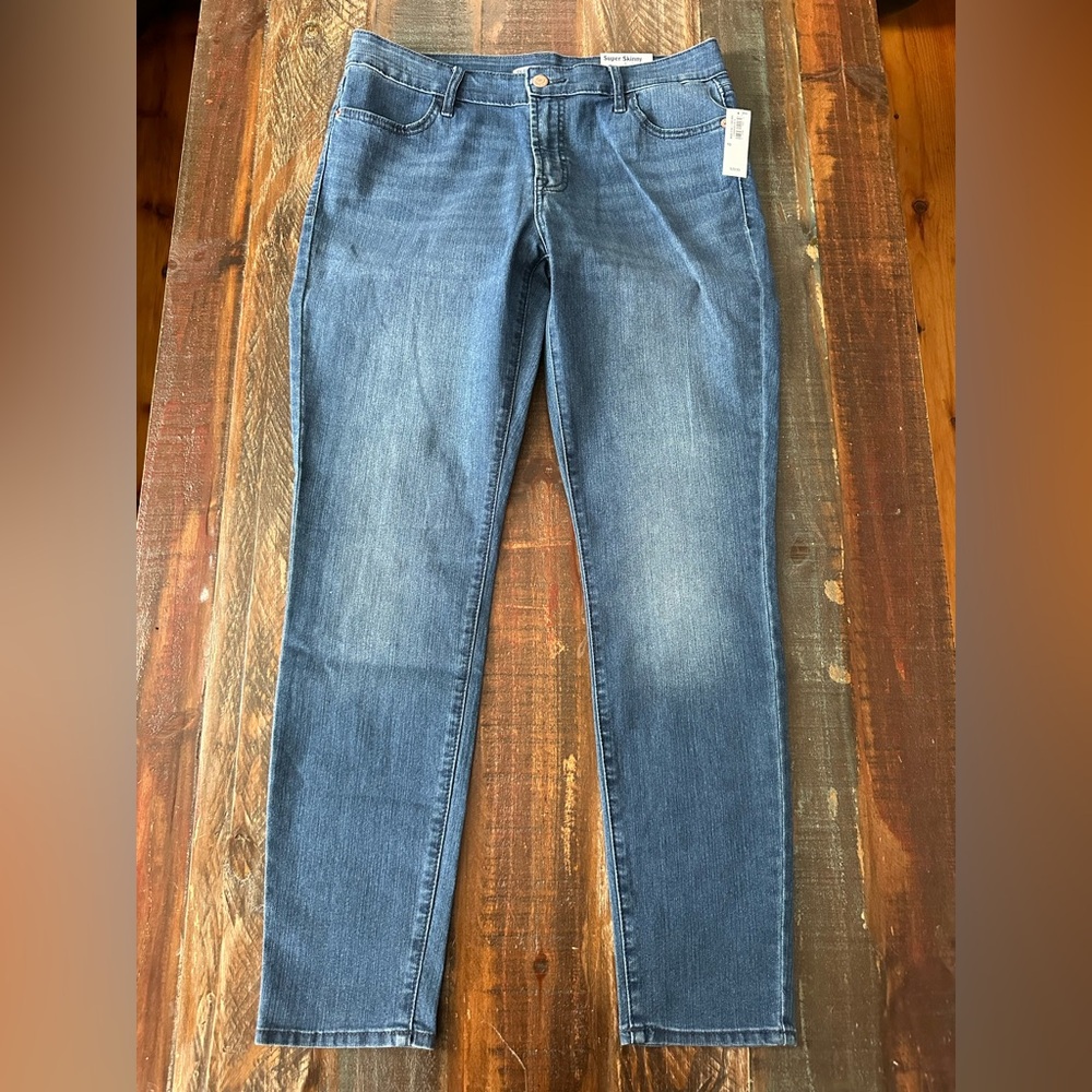 NWT Old Navy Women's 10 Blue Jeans Mid-Rise Super Skinny Medium Wash